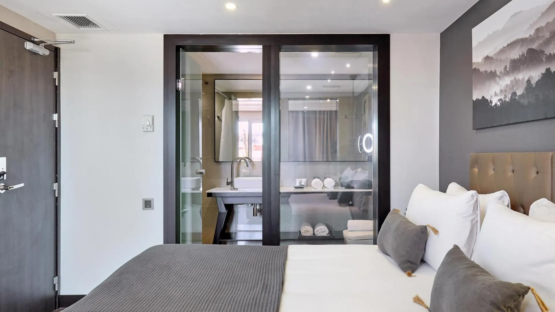 ***  Hotel Cortes Rambla Barselona İspanya